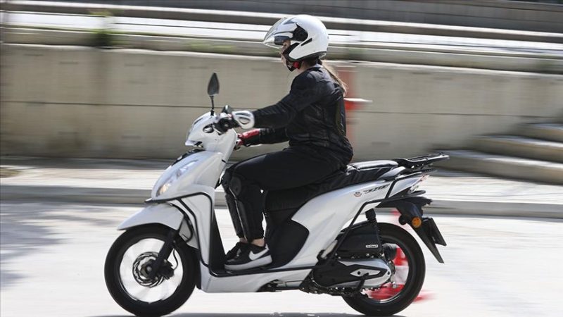 125 cc’ye kadar olan motosikletlerin B sınıfı sürücü belgesi ile kullanılabilmesini sağlayan Yönetmelik değişikliği 32456 sayılı resmi gazetede yayımlanarak yürürlüğe girdi.