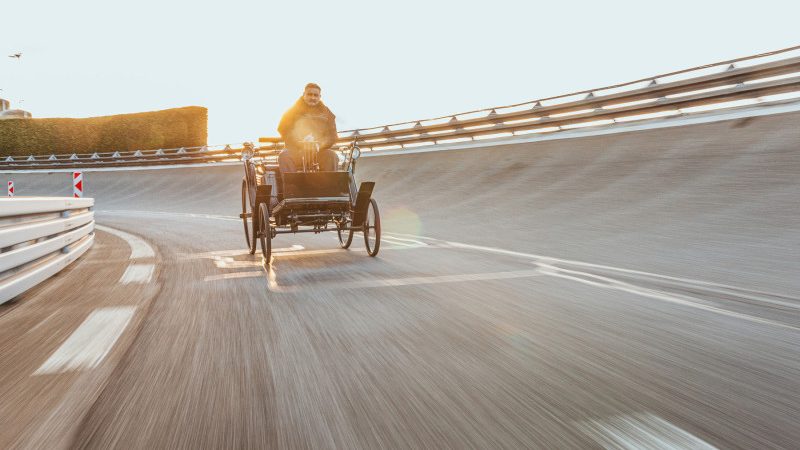 130 yıl önce ilk seri üretilen araç Mercedes-Benz Motor-Velocipede, geleceğe ilerliyor