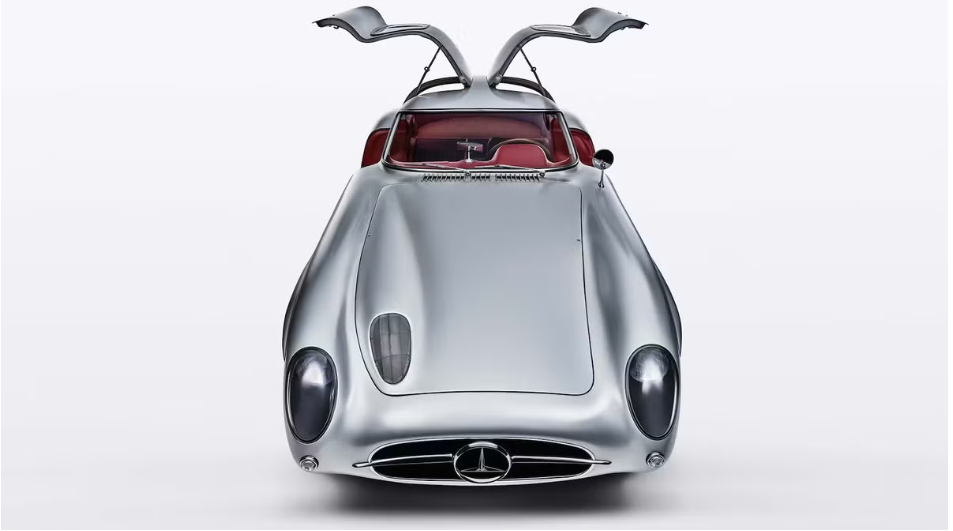 Milyonlar Değerindeki Mercedes-Benz 300SLR, Seyir Halindeyken Yakalandı