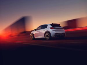 Yeni Peugeot E-208 GTi Örtülerini Kaldırdı: Efsane Elektrikle Geri Döndü!